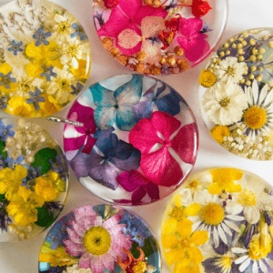 kwiaty zatopione w żywicy