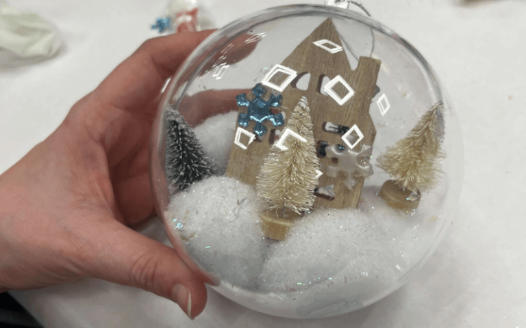 11warsztaty-swiateczna-kula-sniezna