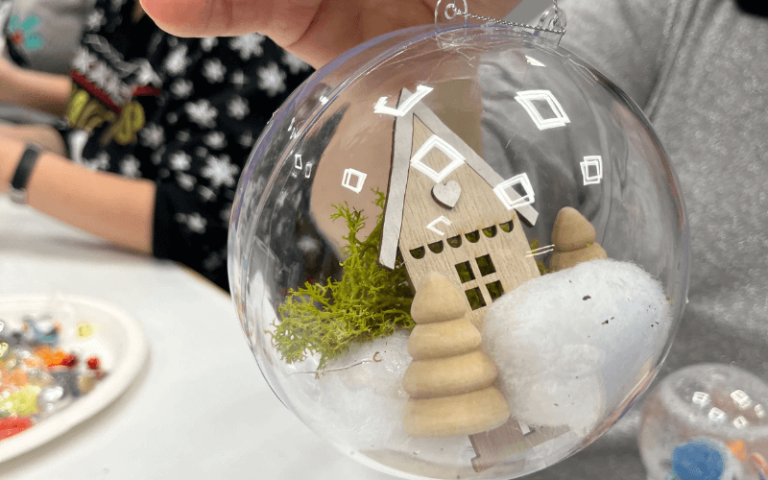 14warsztaty-swiateczna-kula-sniezna