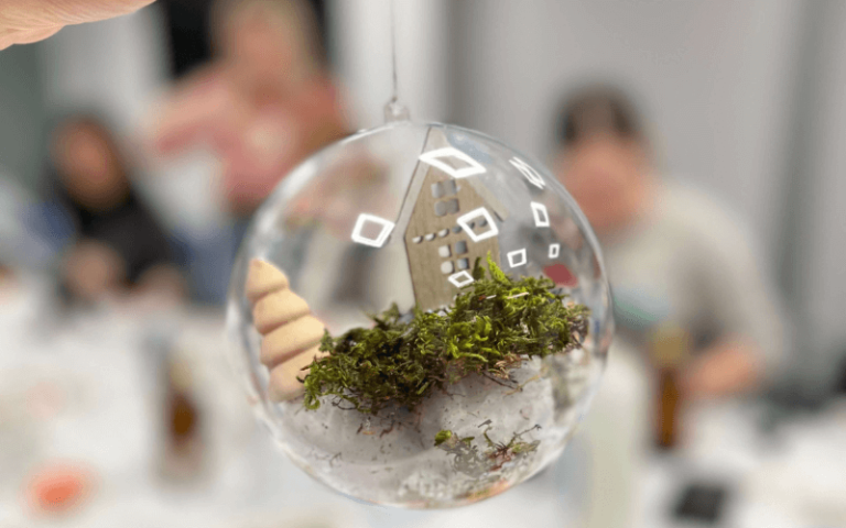 16warsztaty-swiateczna-kula-sniezna