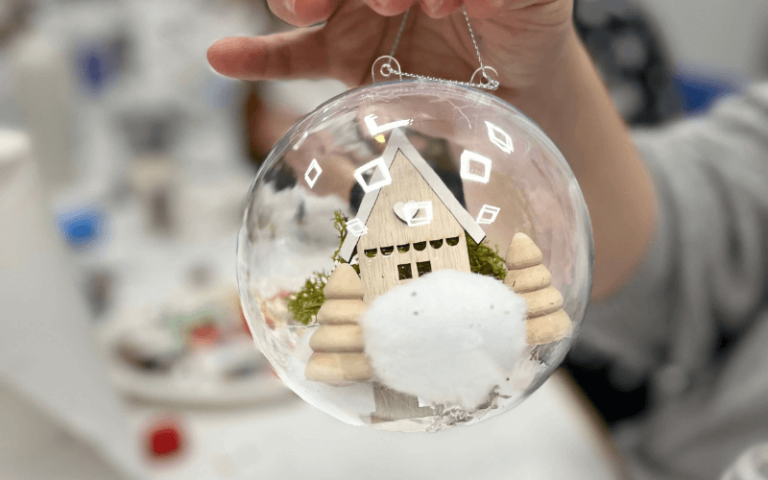 17warsztaty-swiateczna-kula-sniezna