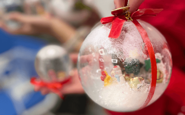 2warsztaty-swiateczna-kula-sniezna