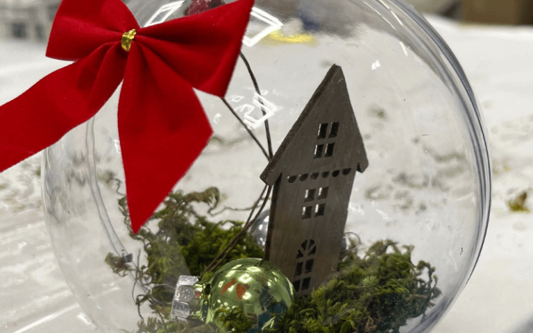 4warsztaty-swiateczna-kula-sniezna