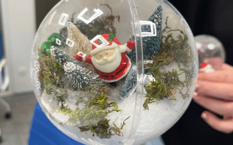 5warsztaty-swiateczna-kula-sniezna