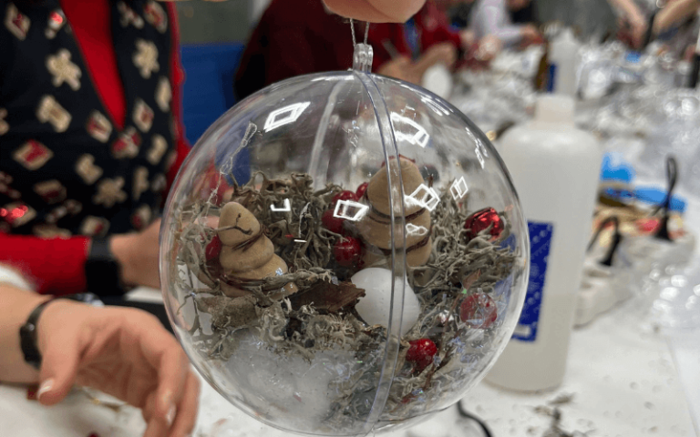 6warsztaty-swiateczna-kula-sniezna