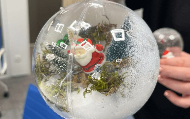 9warsztaty-swiateczna-kula-sniezna