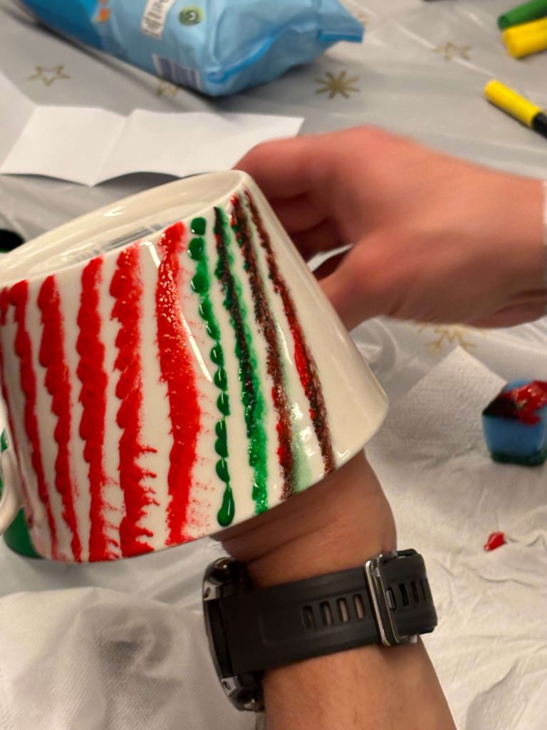 warsztaty-swiateczne-malowanie-kubkow6206