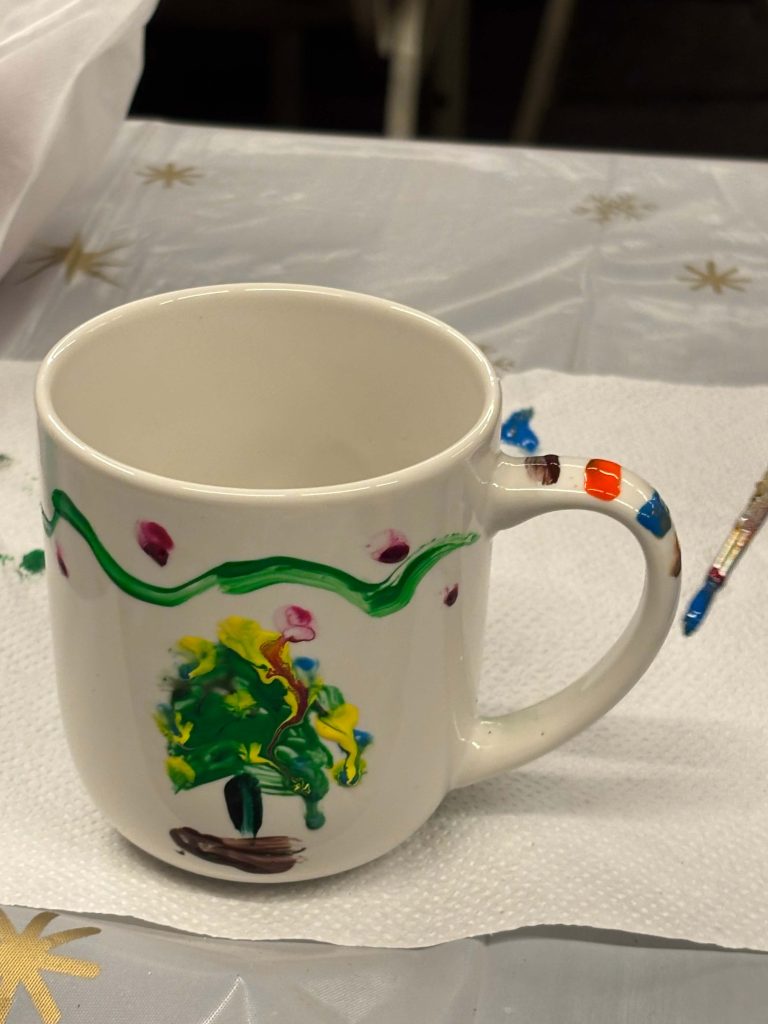 warsztaty-swiateczne-malowanie-kubkow6210