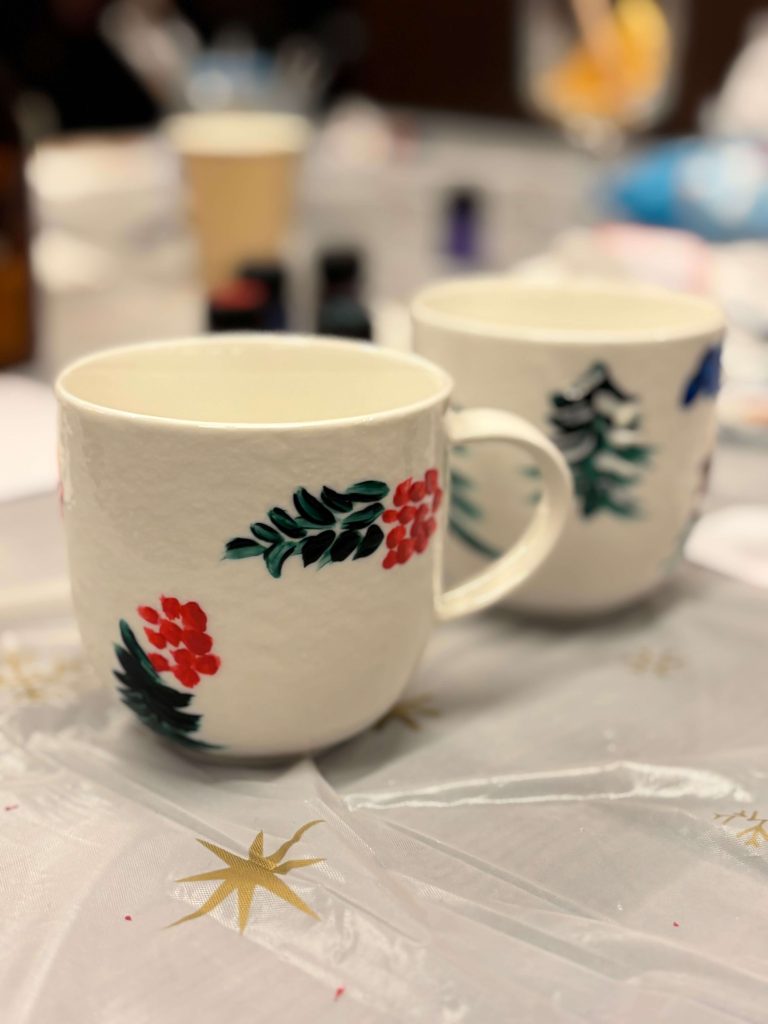 warsztaty-swiateczne-malowanie-kubkow6221